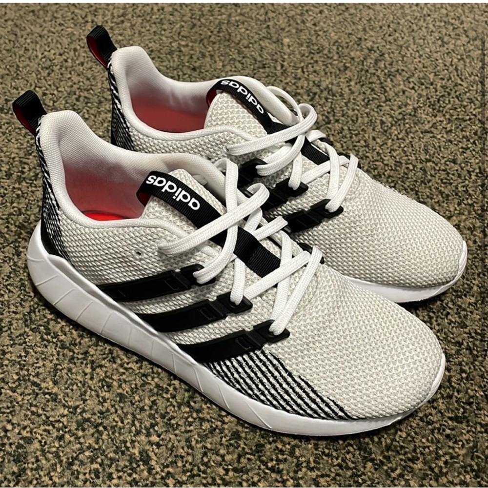 Women’s Adidas shoes size 10 like new